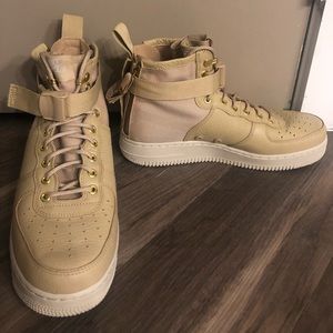 Nike SF Air Force 1 Mid Men’s shoes